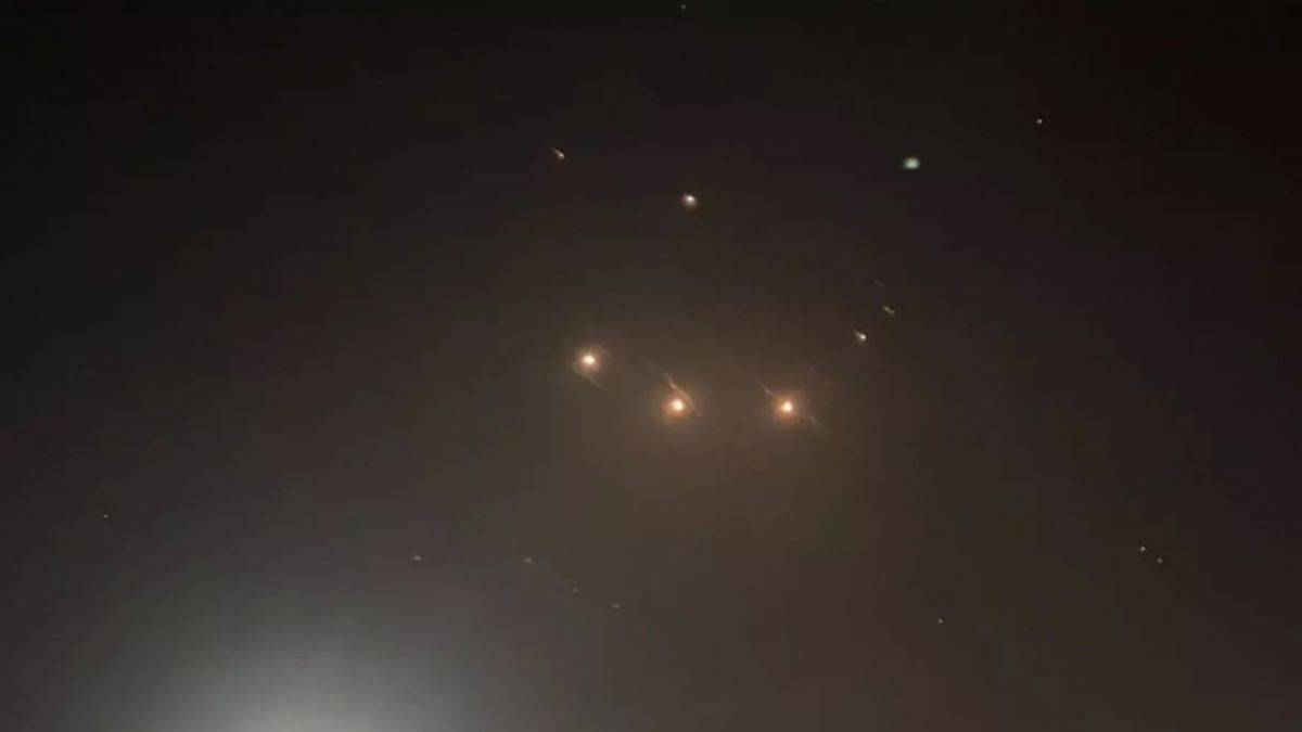 İsrail Ordusu: İran yaklaşık 290 füze ve İHA ile saldırdı