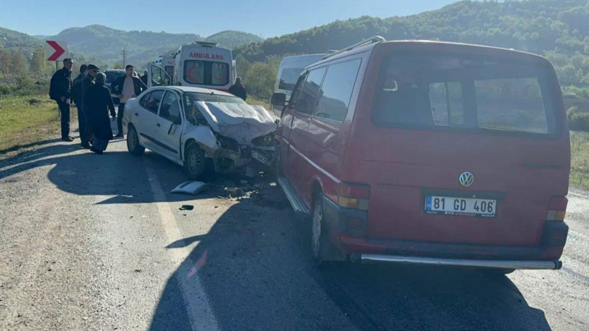 Araç ile panelvan çarpıştı! 5 kişi yaralandı