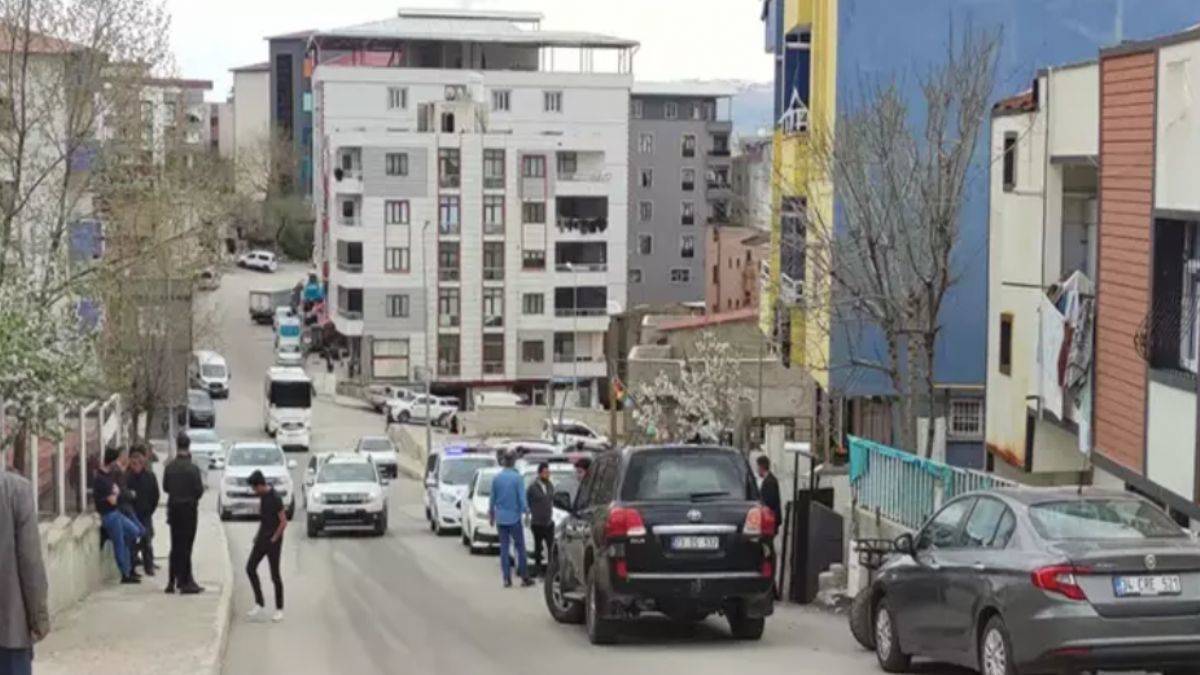 Bekçi, borçlu arkadaşını tabancayla vurdu