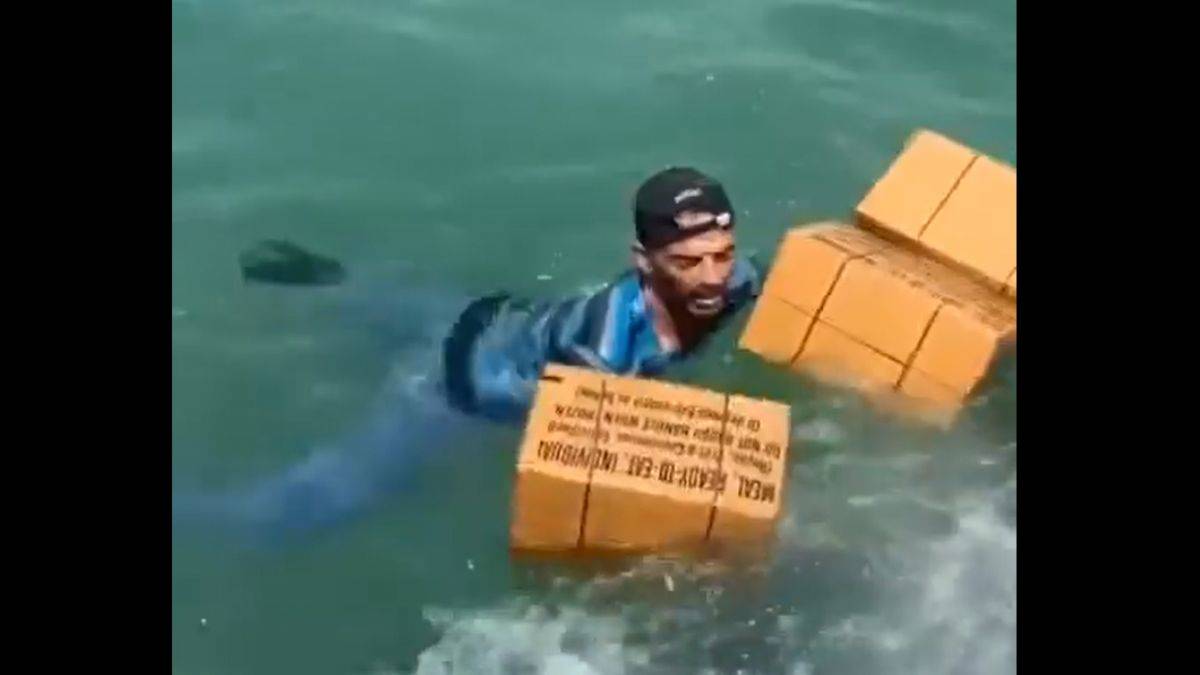 'Yazıklar olsun yardımları denize atıyorlar!'