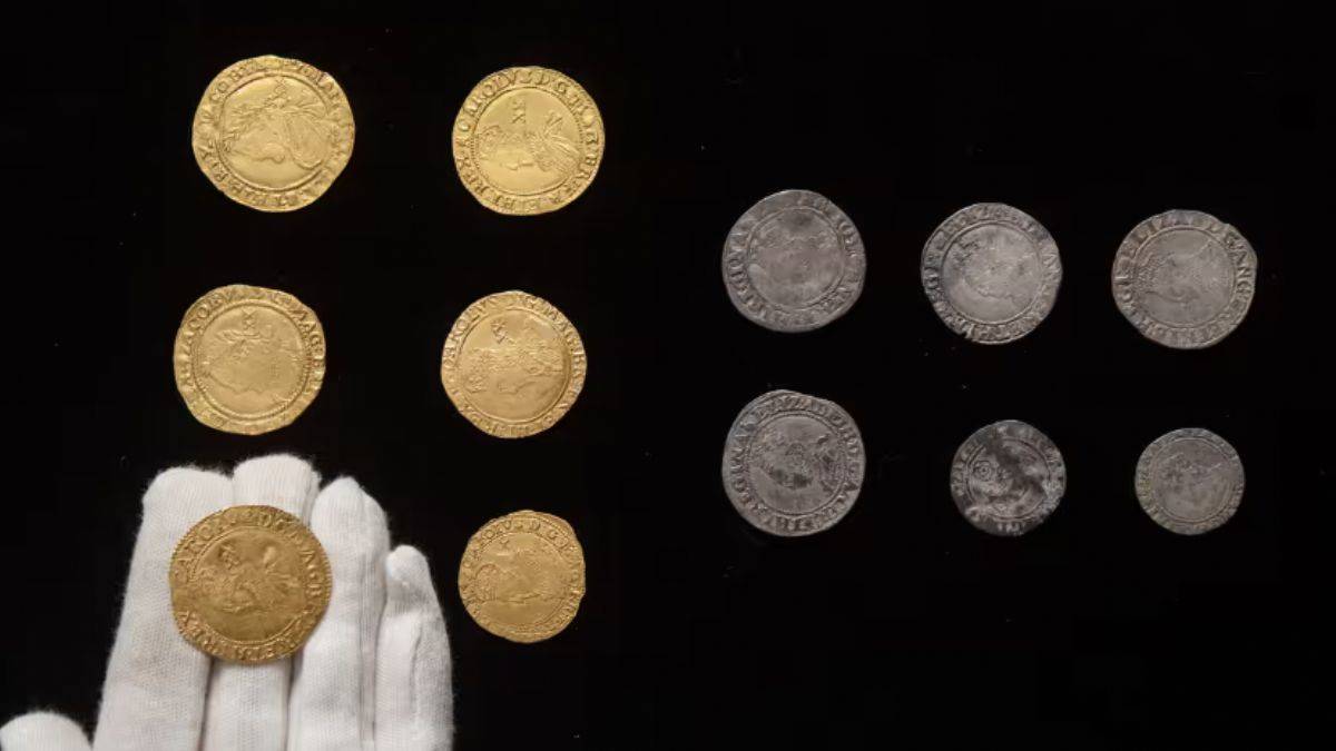 Mutfağı yenilerken 400 yıllık hazine buldu