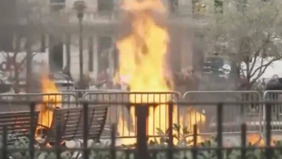 ABD'de bir kişi kendini ateşe vererek yaktı