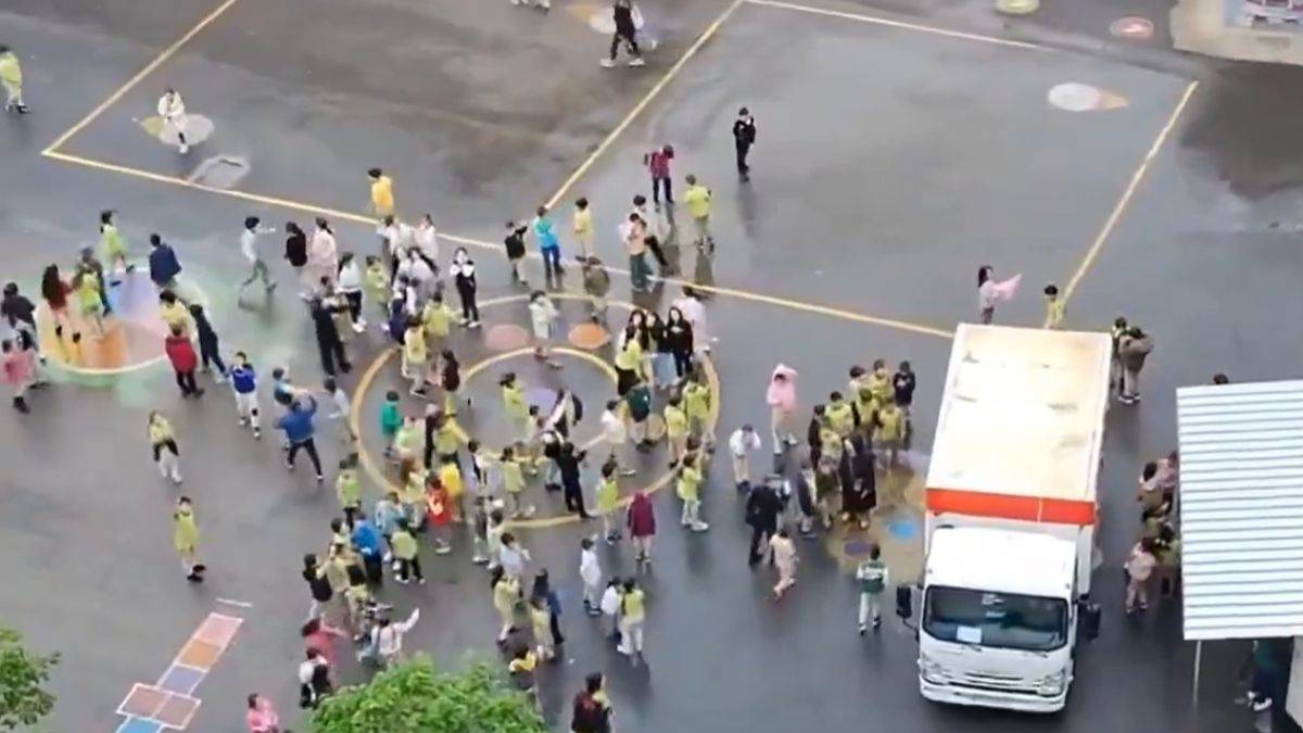 Batmanlı dondurma üreticisinden boykotçu öğrencilere dondurma