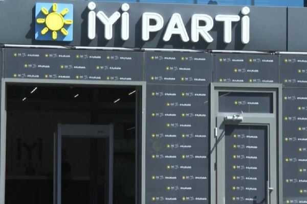 İYİ Parti'de bir istifa daha! Ayrıldığını açıkladı