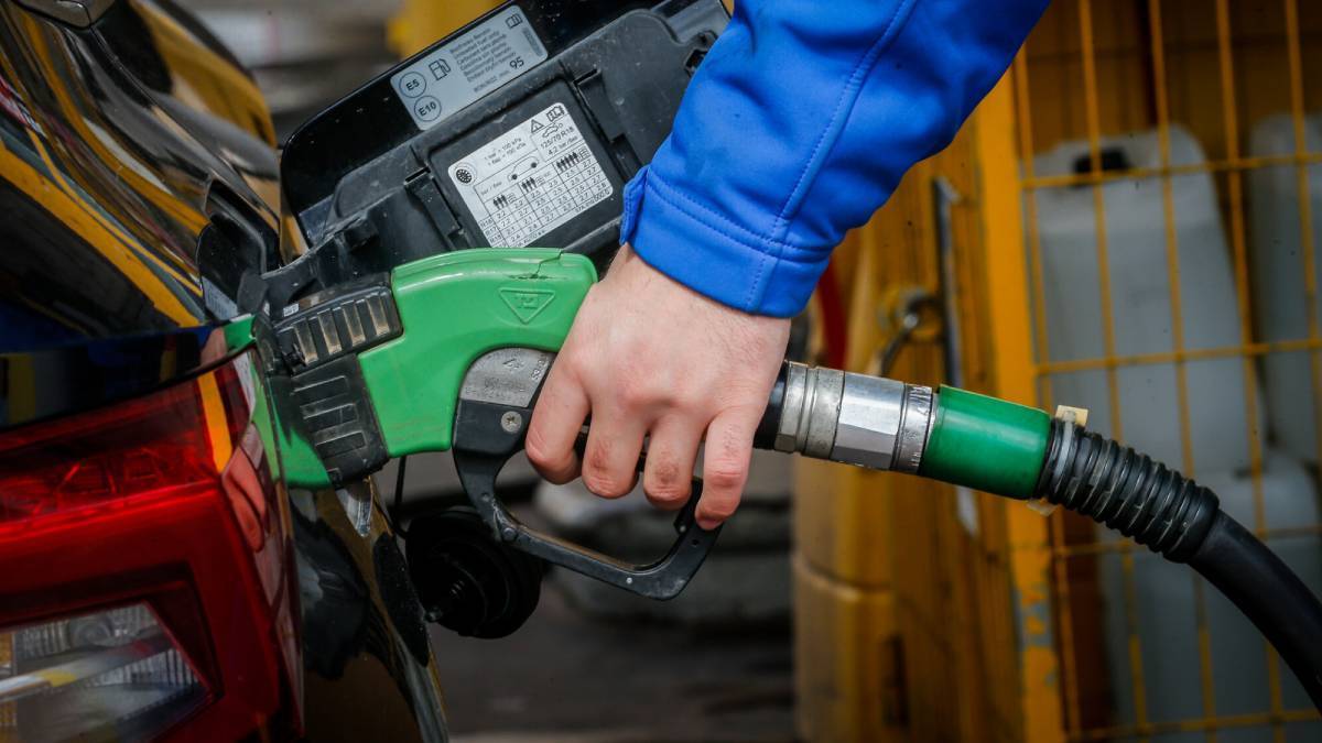 Benzin ve motorinde indirim bekleniyor