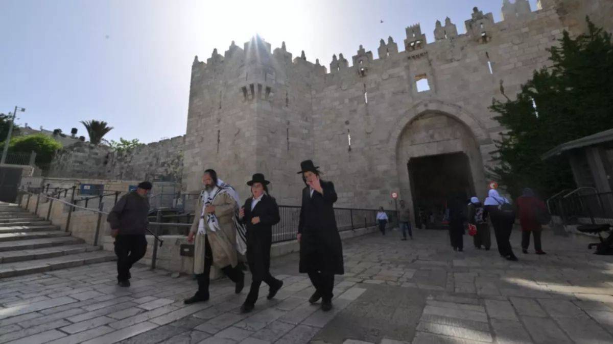 Fanatik Yahudilerden Mescid-i Aksa'ya baskın