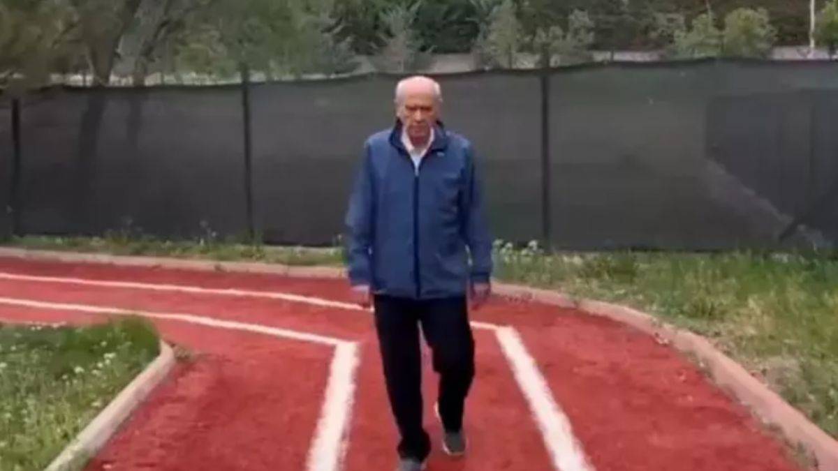 Bahçeli'den parkta yürüyüş paylaşımı