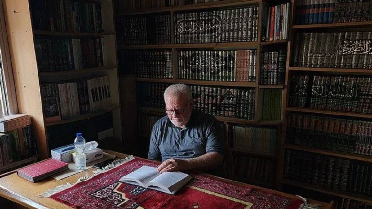 55 yıllık kütüphanesi her an İsrail'in hedefi olabilir