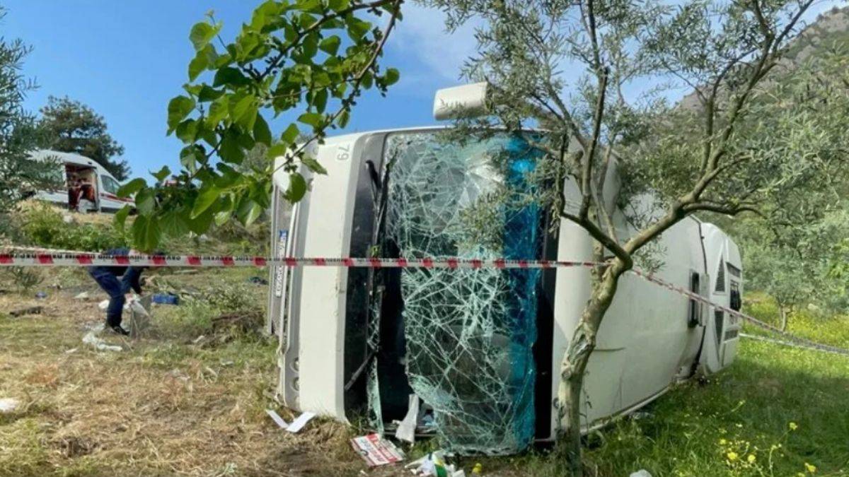 Sakarya'da kaza: 12 öğrenci yaralandı