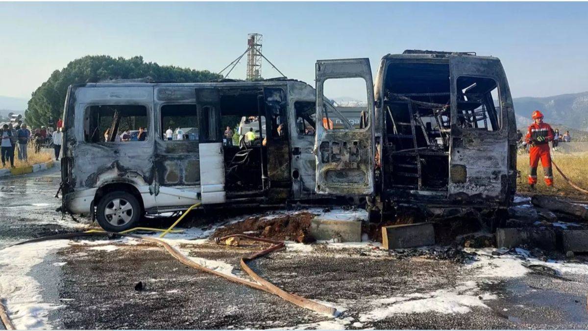 Muğla'da feci kaza! 4'ü ağır, 14 yaralı