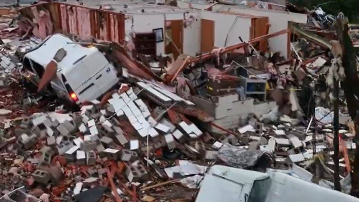 ABD'de hortum iki eyaleti yıkıp geçti: 5 ölü