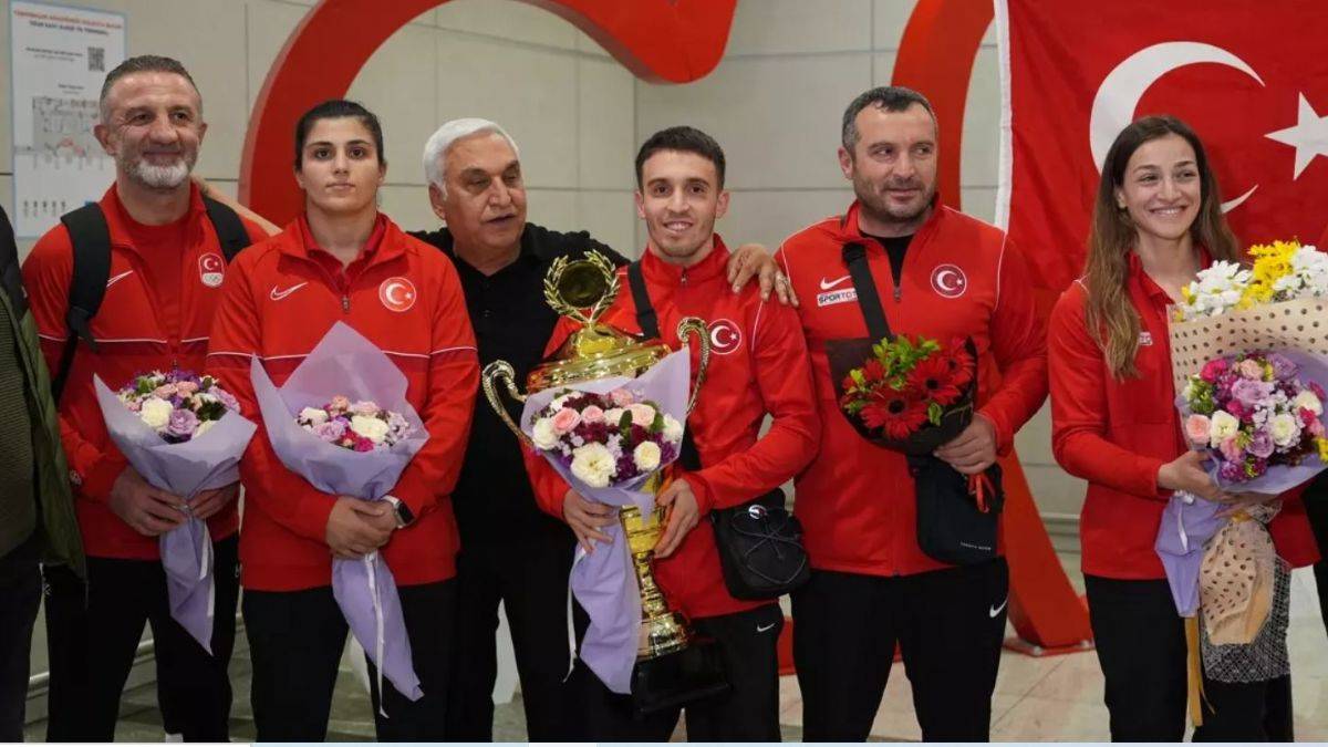 Avrupa şampiyonu milli boksörler yurda döndü