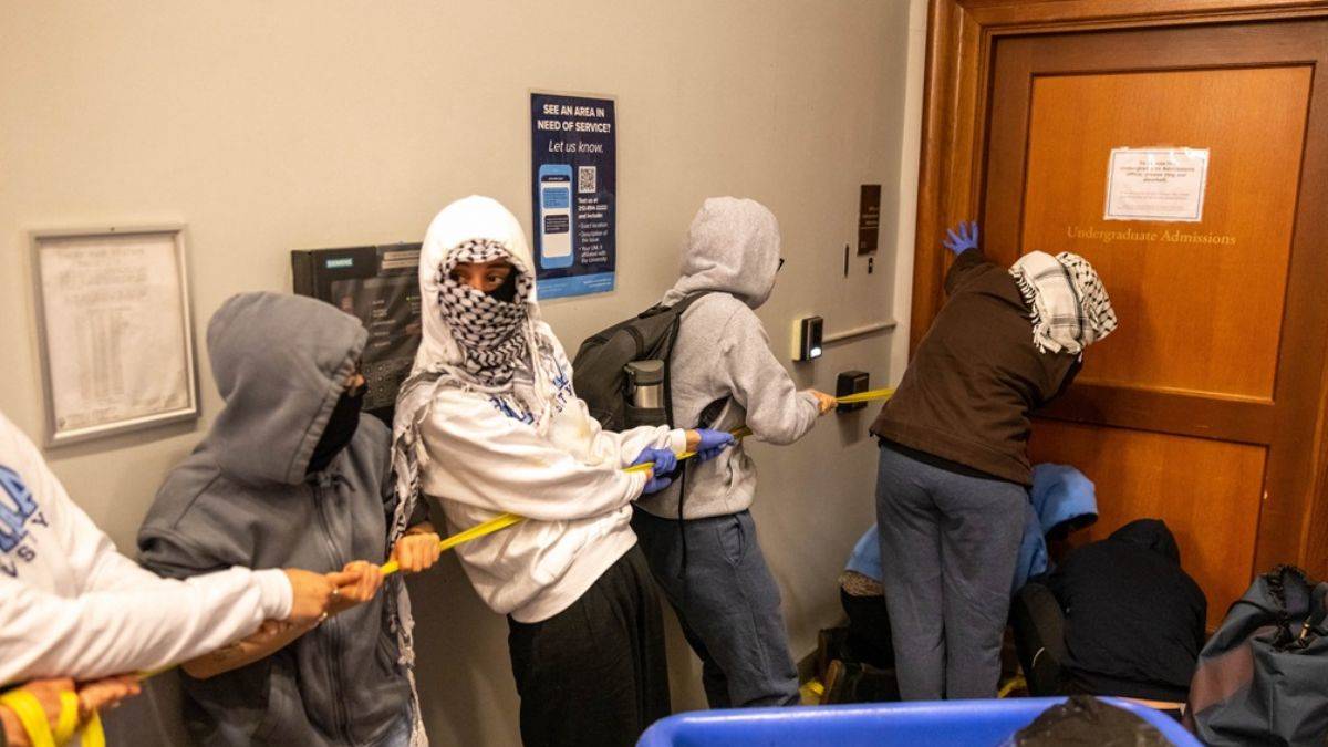 Gazze eylemi büyüdü! Üniversite binasını bastılar