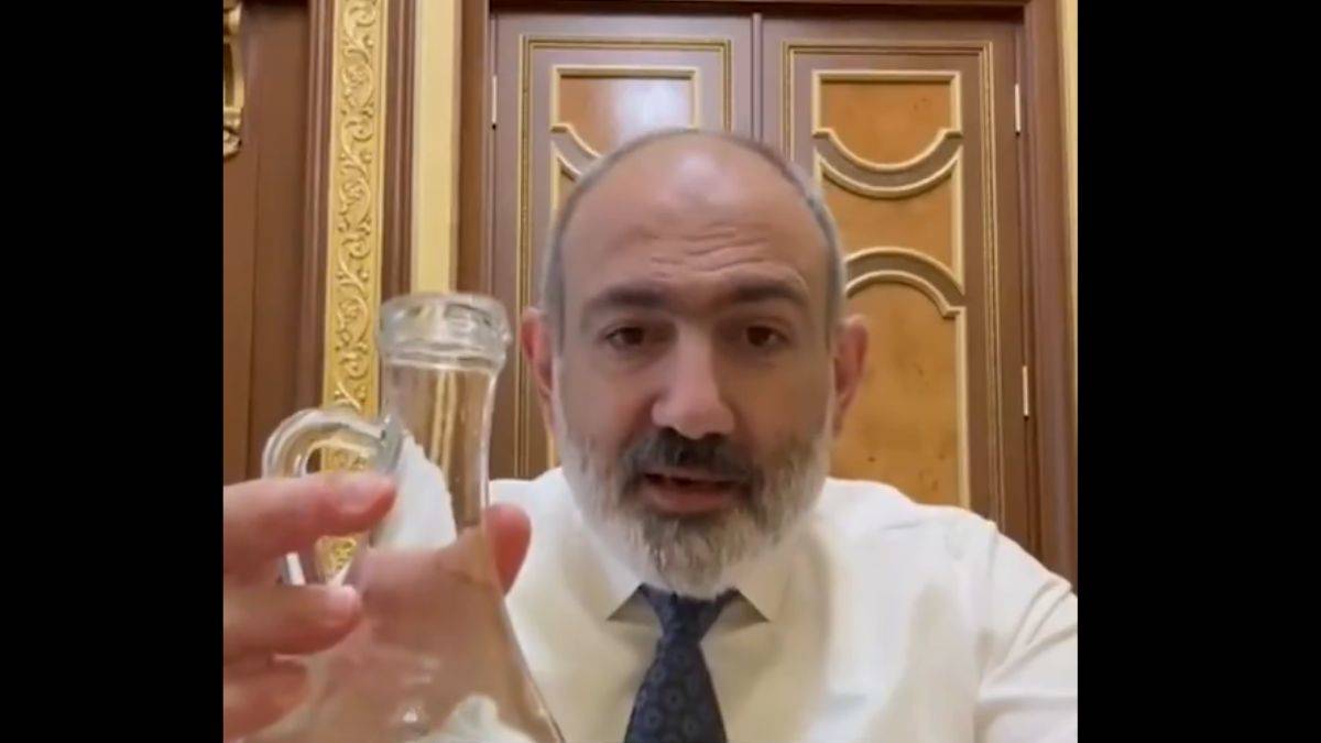 Paşinyan, masaya su dökerek anlattı