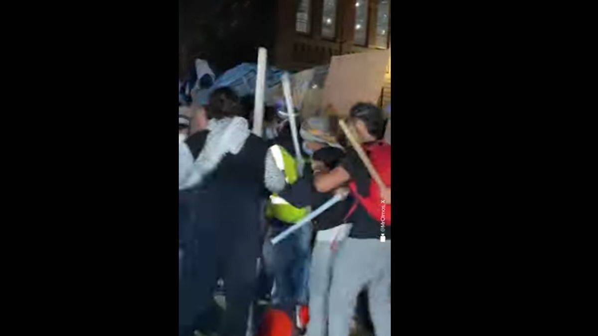 Maskeli Yahudiler Gazze eylemcilerine saldırdı, polis seyretti