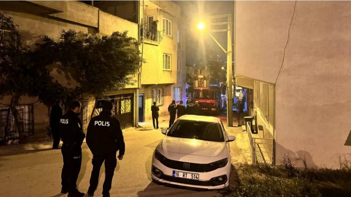 Aile bireylerini bıçakla rehin aldı