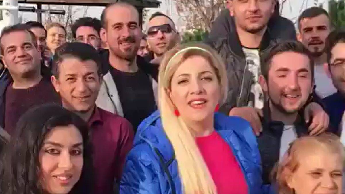 Adnan Oktar örgütü şehre indi: 'Çatlayın münafıklar'