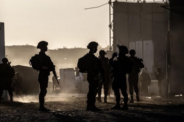 Gazze'de 10 İsrail askeri yaralandı