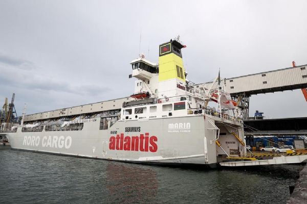 İnsani yardım gemisi Gazze'ye doğru yola çıktı