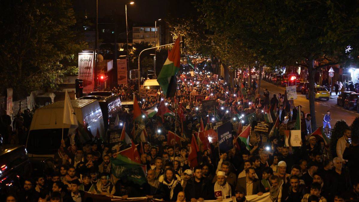 Fatih’te on binlerce kişi Filistin için yürüdü