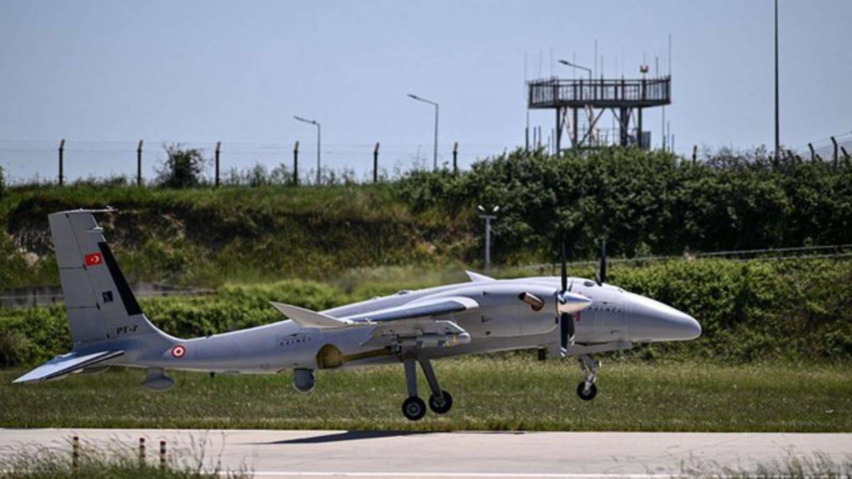 Baykar Akıncı denizdeki hedefleri tam isabetle vurdu