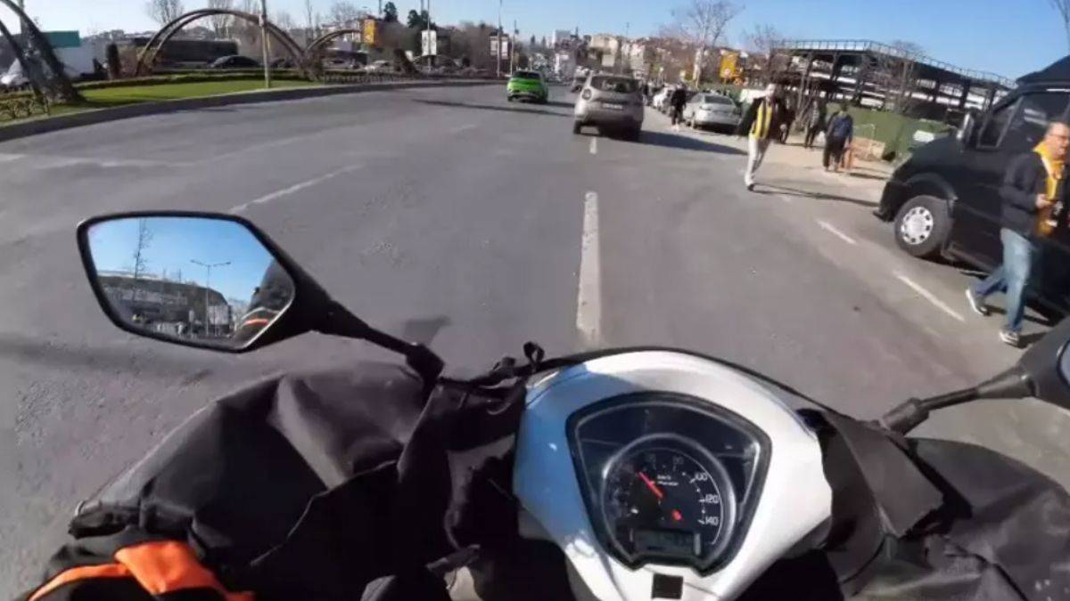 Motosikletiyle hem korkuttu hem dalga geçti!