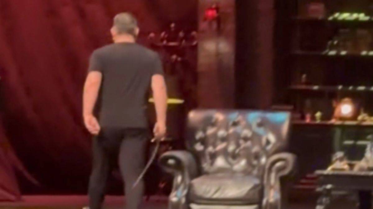 Cem Yılmaz sahneyi terk etti: 'Hoş geldiniz CHP'liler...'