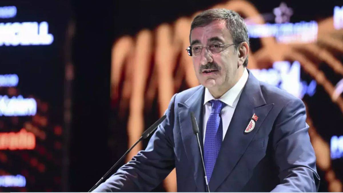 Cumhurbaşkanı Yardımcısı Cevdet Yılmaz: En temel sorunumuz, önceliğimiz enflasyonu düşürmek