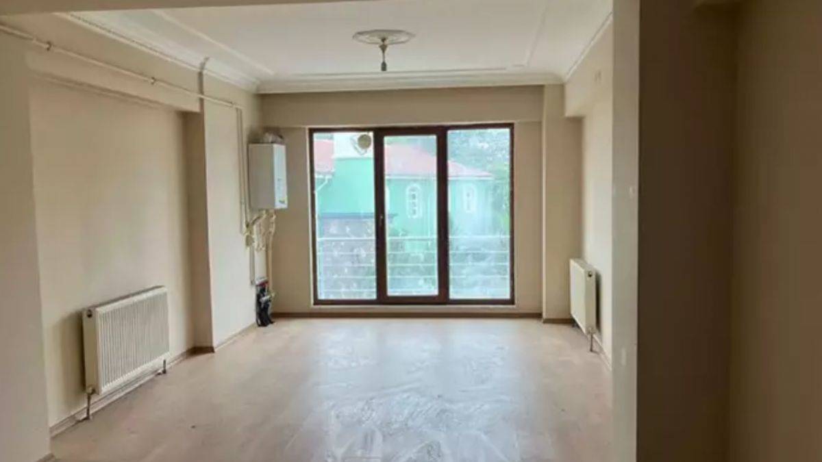 Ev sahibi, polisle girdiği evde 4 duvarla karşılaştı