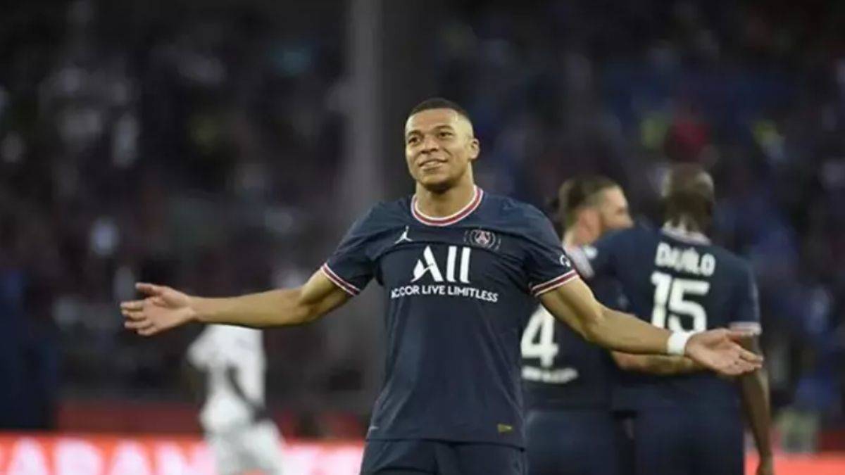 Kylian Mbappe PSG'den ayrılacağını açıkladı