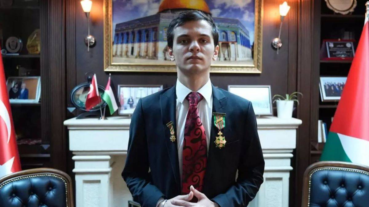 Filistin'e desteği nedeniyle şampiyonluğu iptal edilmişti... Türk sporcu Akyüz'e 'Kudüs Şövalyesi' unvanı verildi