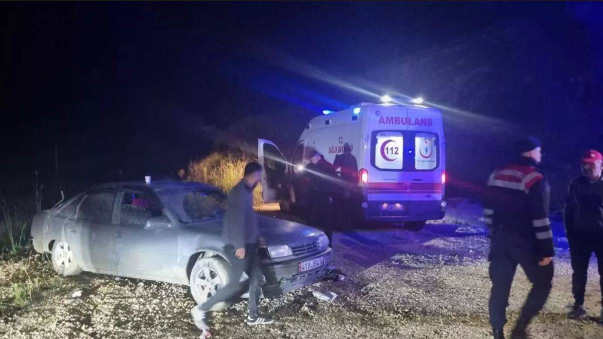 Otomobil ile tır çarpıştı! 1 kişi öldü, 4 kişi yaralandı