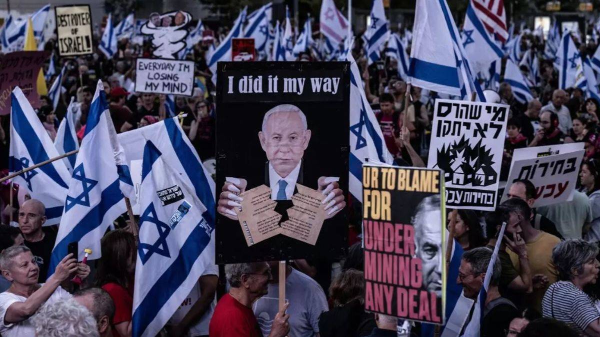 İsrailliler Netanyahu'nun istifası için sokaklara indi: Sen baştasın, sen suçlusun