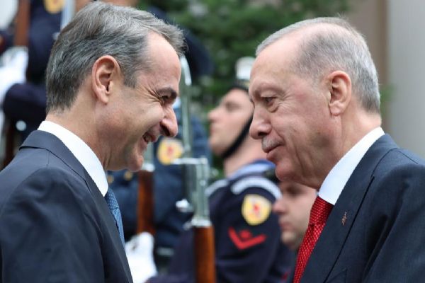 Gözlerini Miçotakis'in ziyaretine diktiler!