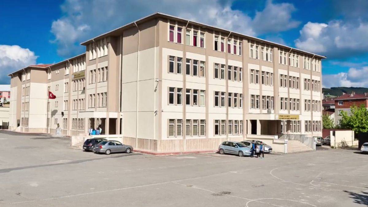 Tecavüze uğrayan kız öğrenciye şantajla 15 kişi daha tecavüz etti