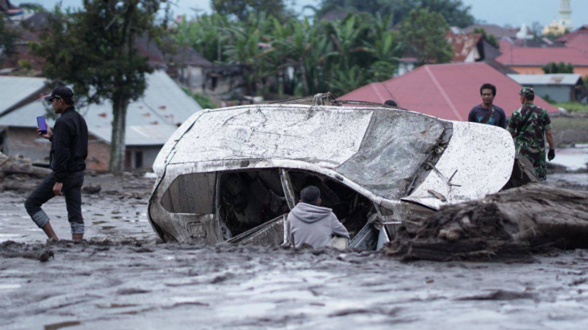Endonezya'da 'soğuk lav' felaketi: 41 kişi öldü