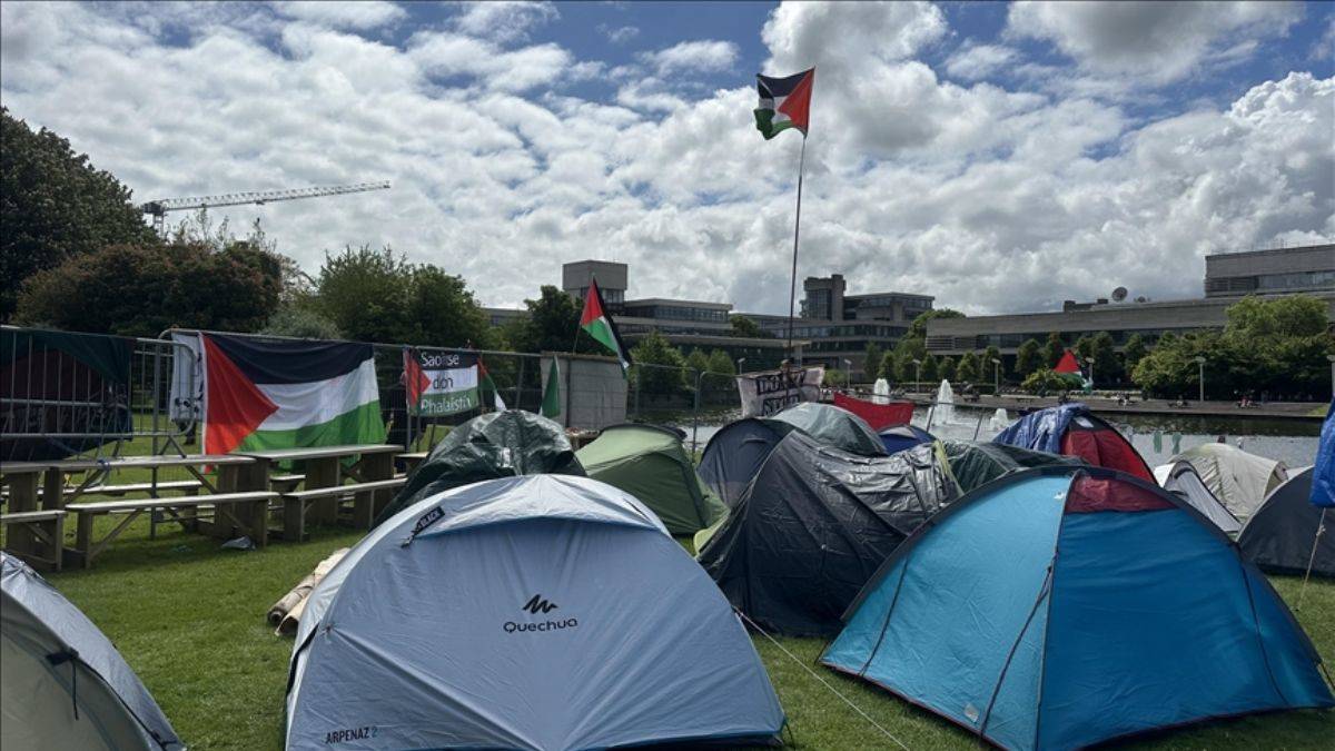 İrlandalı öğrenciler kamp kurdu: 'İsrail ile ilişkileri kesin!'