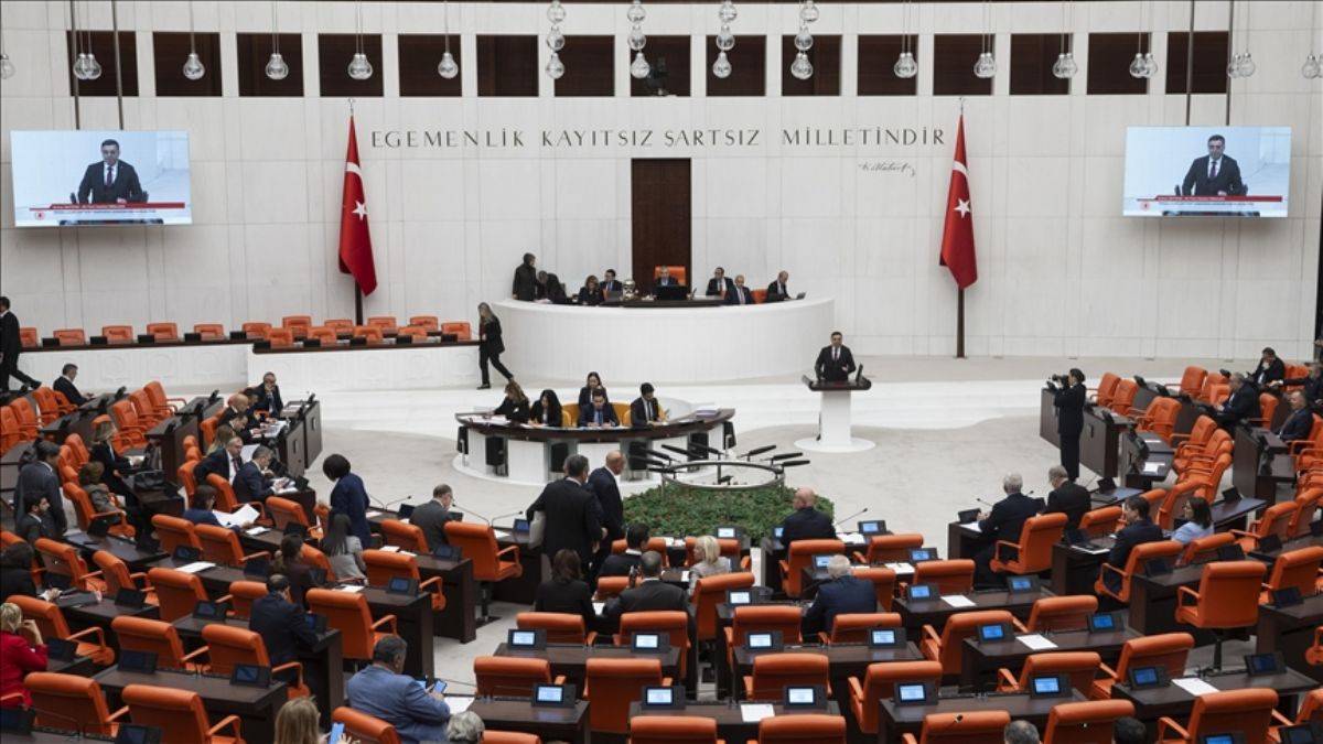 Dilipak'tan eleştiri: 'Bu yasa geçerse AK Parti'nin CHP'leşmesi olur...'