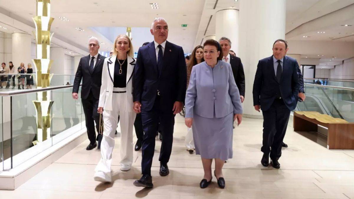 Bakan Ersoy Yunan mevkidaşıyla Atina'da, 'Romeo ve Juliet' oyununu izledi