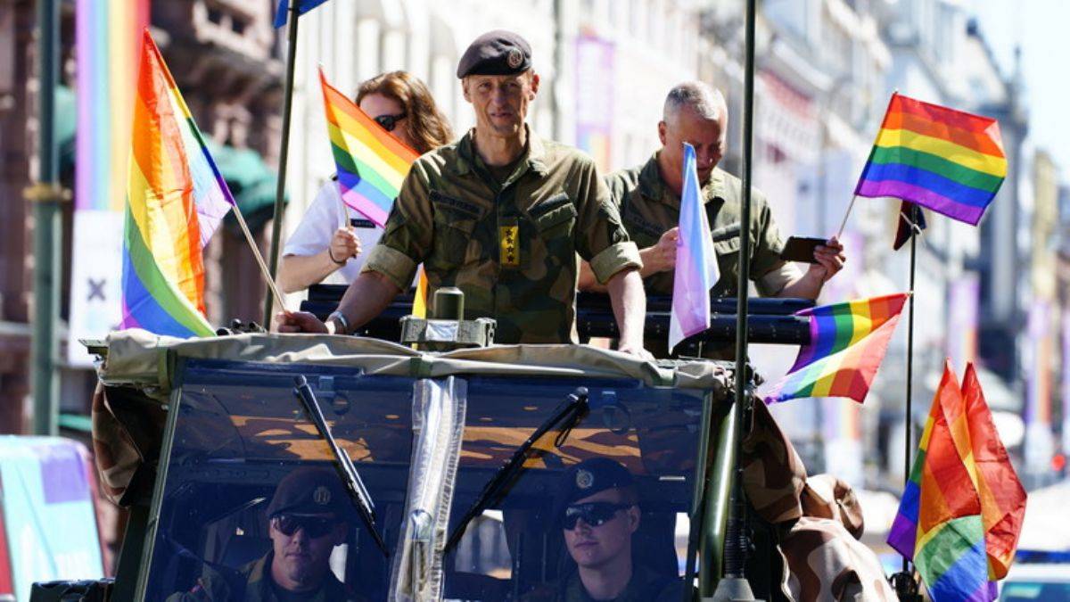NATO Genel Sekreteri LGBT'yi 'müttefik' ilan etti