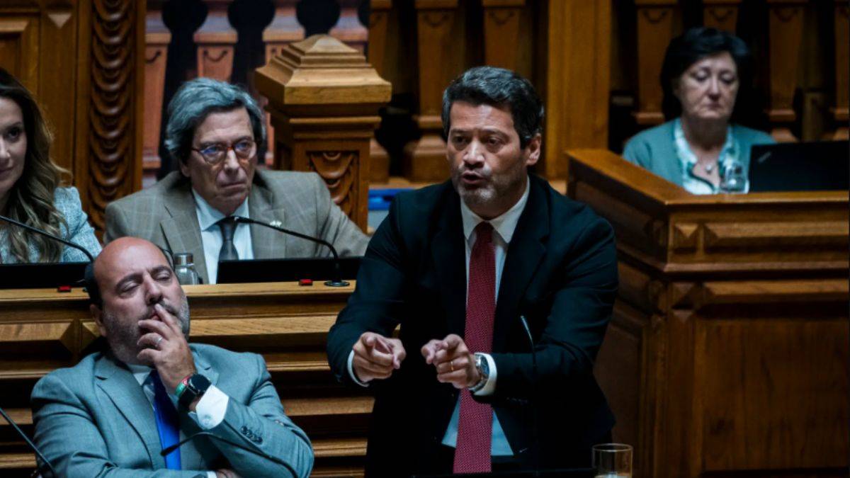 Türkleri küçümsedi, Portekiz meclisi karıştı