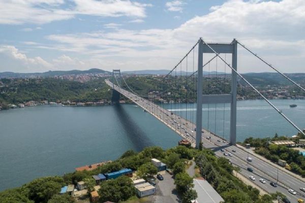 İstanbul Boğazı'nda gemi trafiği askıya alındı