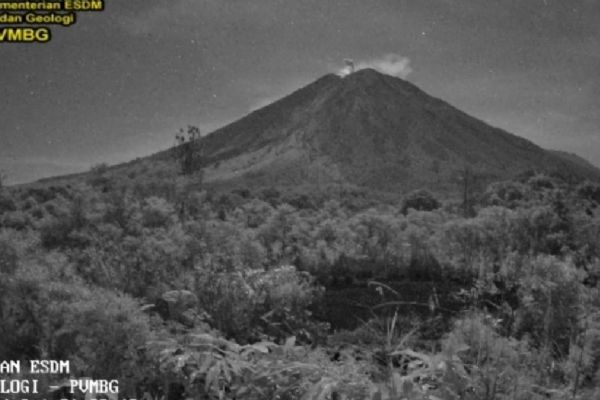 Endonezya'da yanardağ patlaması! Çok sayıda yerleşim yeri tahliye edildi