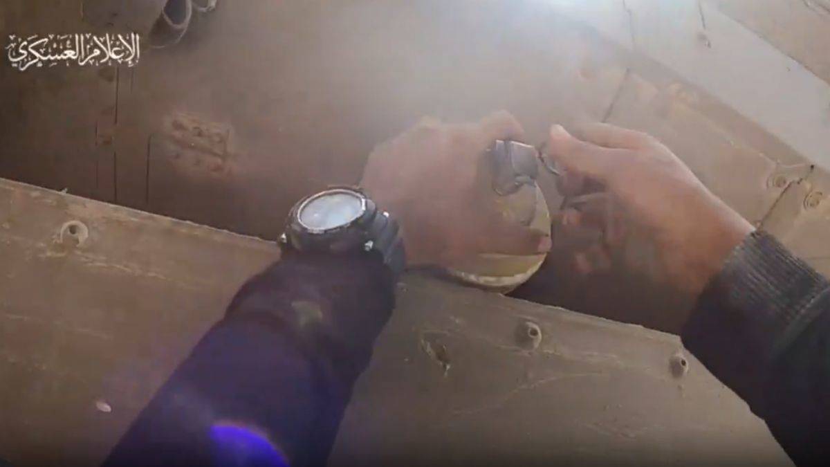 Kassam üyeleri sıfır mesafeden vurmak için bombayı kapıştı!