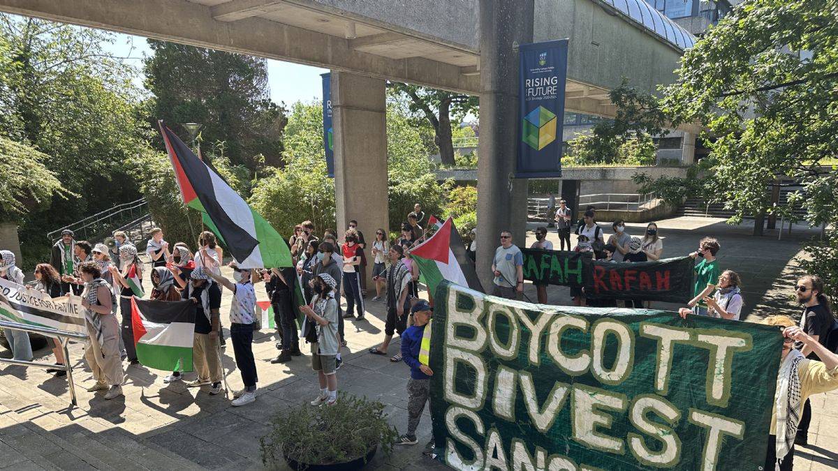 İrlandalı öğrencilerden '1916 intifadası': Hiçbir yere gitmiyoruz