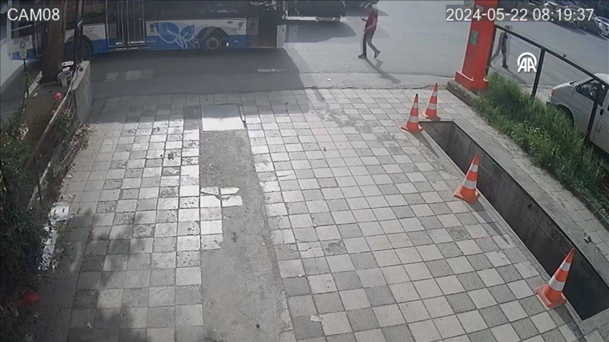 Cep telefonuna bakarken halk otobüsüyle 'kafa kafaya' çarpıştı