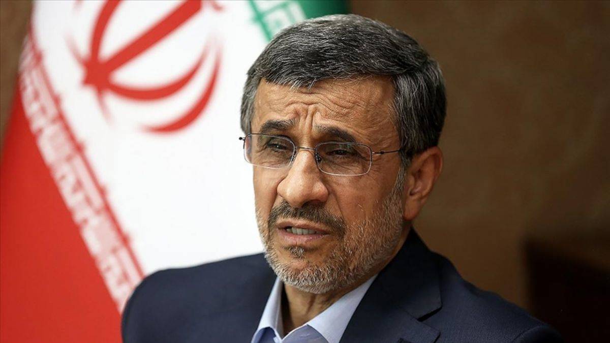 Ahmedinejad'dan Cumhurbaşkanı adaylığı çıkışı