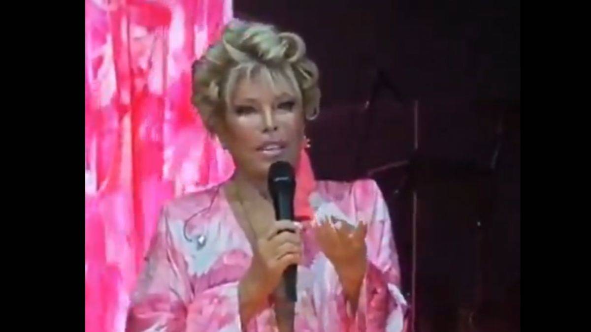 Ajda Pekkan'dan başıboş köpek savunması: Bizi de uyutsunlar