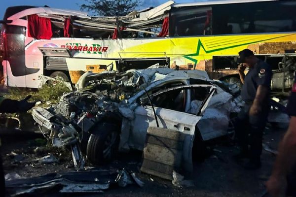 Mersin'de trafik kazası! Çok sayıda ölü ve yaralı var