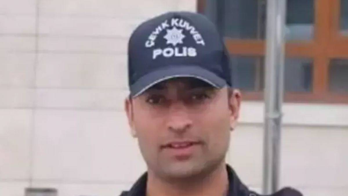 Çevik kuvvet polisi evinde ölü bulundu